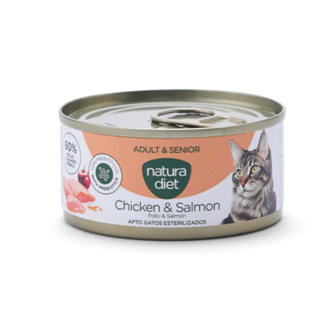 Alimento húmedo completo para gatos adultos y senior Natura Diet Paté Chicken & Salmón Cat