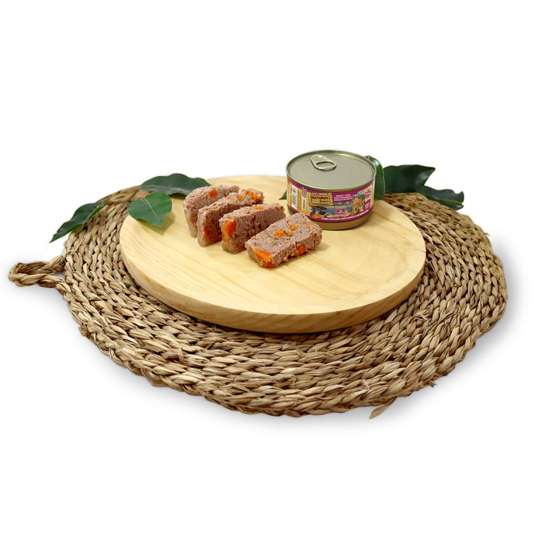 Presentación de la Comida húmeda para gatos Natural Greatness conejo y pato con zanahorias receta hipoalergénica